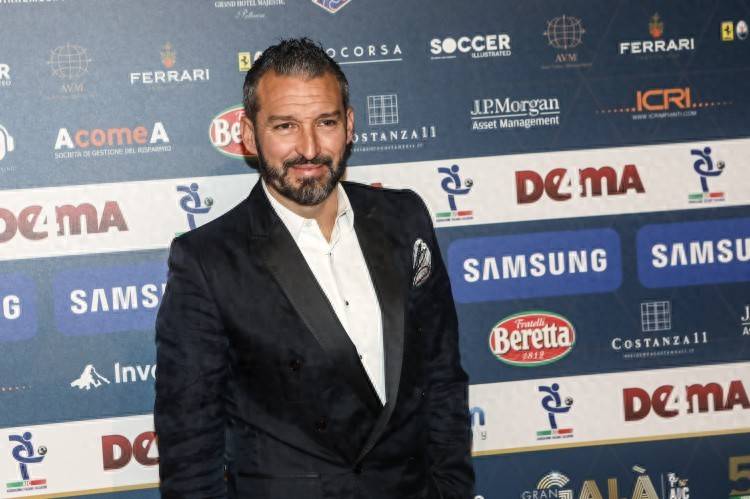 意甲关键战开打，魔笛领衔拉比奥特战老东家：米兰对阵尤文谁主沉浮